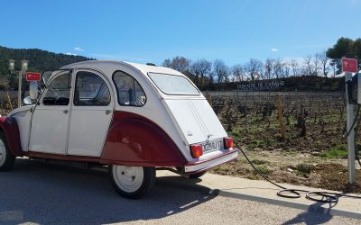 The 2CV Tesla from the Domaine de Cabasse recharges its batteries