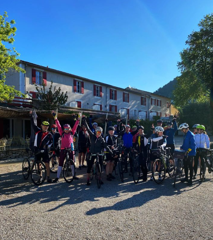 groupe de cyclistes hotel vaison hotel Mont Ventoux
